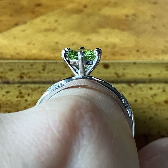 Natural Peridot Sterling Silver Ring Size 9 - Picture 2 of 9